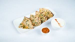 Aloo Paratha With Curd
