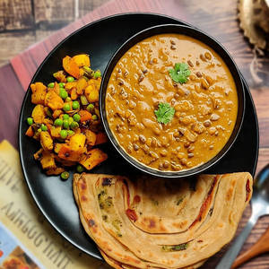 Mix Vegetable+ Dal Makhani+ Roti| Laccha Paratha| Naan Thali Meal For1