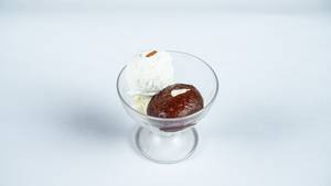 Gulab Jamoon With Ice Cream