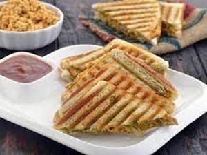 Grilled Chilli Cheese Paneer Sandwich (?420 Kcal  21.8 G Protein)
