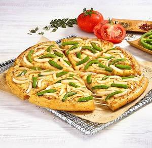 Onion capsicum pizza