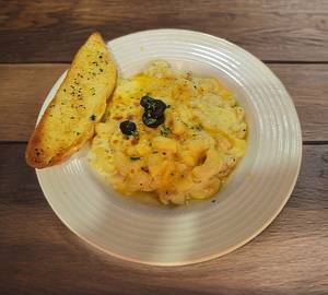 Ooey Gooey Mac And Cheese-Chicken