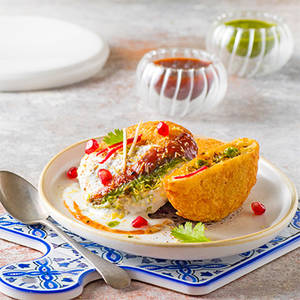 Aloo Tikki Chaat With Dahi