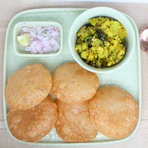 Puri Bhaji (5pcs)