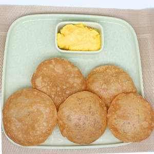 Shrikhand Puri (5pcs)
