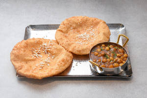 Paneer Chole Bhature [2 Bhature]