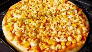 Paneer corn pizza