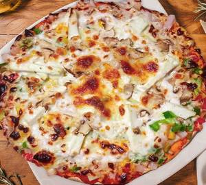 Deluxe Veggie Cheese Pizza