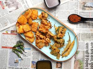 Pakoda (aloo PYAZ Paneer)