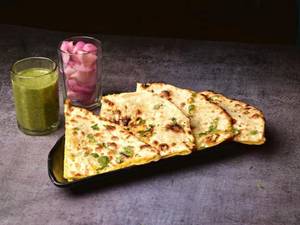 Amritsari Kulcha Aloo Pyaaz