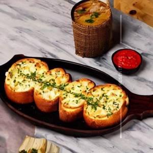 Real Woodfire Knot Garlic Bread