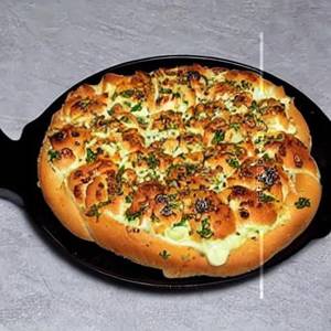Knot Cheese Garlic Bread