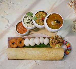 (2 Pc Mini Vada, 5 Pc Mini Idli, 1 Pc Small Uttapam & 1 Pc Small Dosa) 