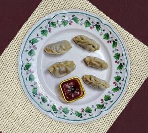 Schezwan Veg Momos [5 Pieces]