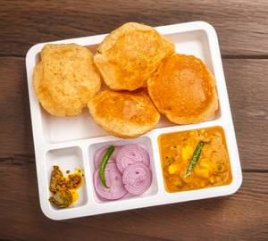 4 puri with aloo ki sabzi