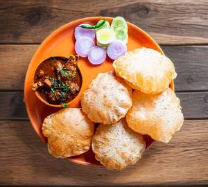 Poori with Chicken Gravy (3 pieces)