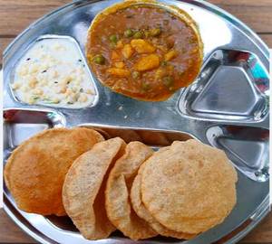 6 Puri With Sabzi And Rayata