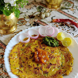Onion Moong Dal Chilla With Tangy Imli And Mint Chutney