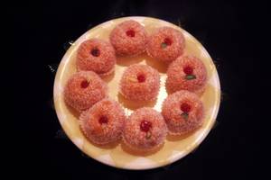 Nariyal Lal Laddu