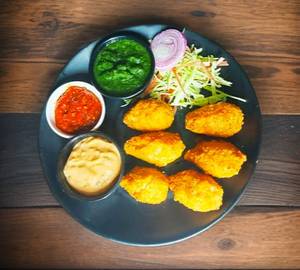 Veg kurkure momos 8 pcs