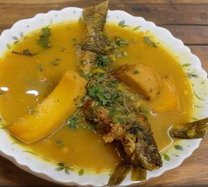 Tengra fish with outenga (curry)