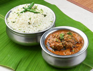Steam Rice With Andhra Chicken Curry