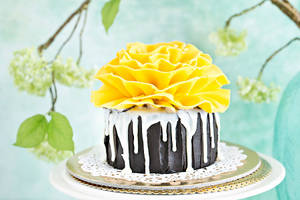 Eggless Chocolate Ruffle Fudge Cake (1lb)