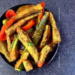 Vegetable Fingers In Schezwan Sauce