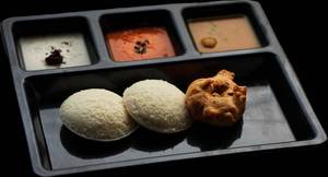 Idly vada (2 idli 1 vada)