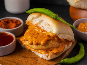 Spicy Peri Peri Vadapav [150 gm]