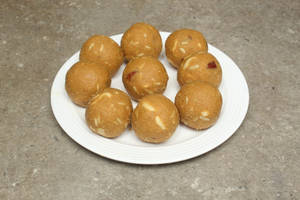 Besan Dry Fruit Laddu