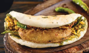 Vada Kulcha (md) + Sweet Lassi