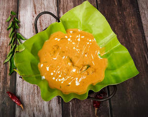 Elayil Prawns Thengapal