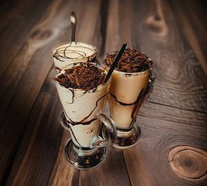 Thick cold coffee with crush [300ml]