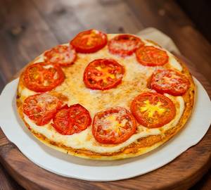 Cheese tomato pizza