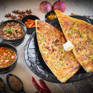 Patty Amritsari Kulcha (special) With Channa Punjabi