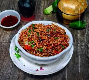 Chicken schezwan hakka noodles