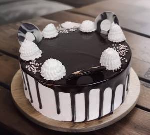 Eggless Choco Vanilla Cake (500 Grams)
