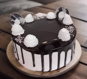 Eggless Choco Vanilla Cake (1 kg)