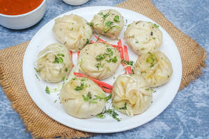Veg Steamed Momos (6 Pieces)
