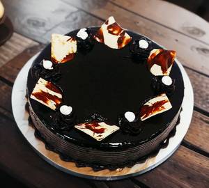 Eggless Truffle Chocolate Cake (700 gms)