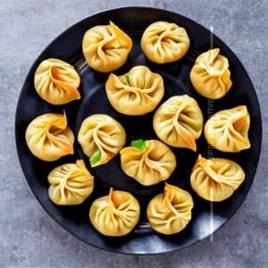 Cheesy paneer momos