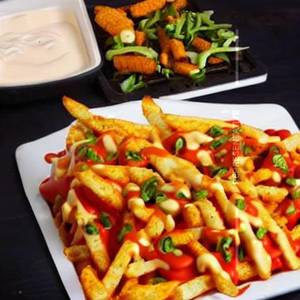 Peri peri cheesy chicken fries(loaded fries)