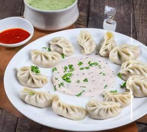 Veg creamy momos