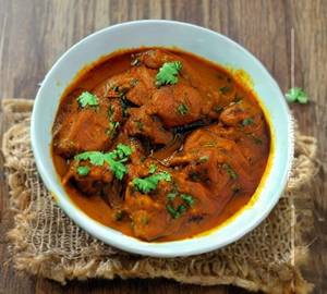 Chicken Varutharachathu 