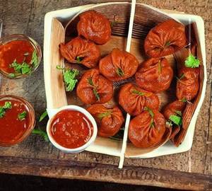 Schezwan veg momos