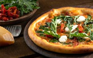 Uru Evergreen Sun Dried Tomato Pizza (Contains Nuts)