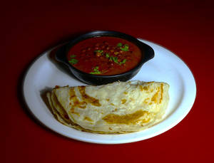2 Porotta + Kadala Curry