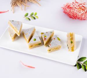 Kaju Pista Sandwich