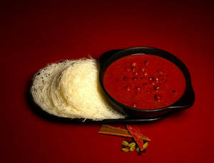4 Idiyappam + Kadala Curry